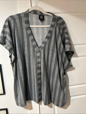Bobeau Gray & White Striped Button-Front Top
